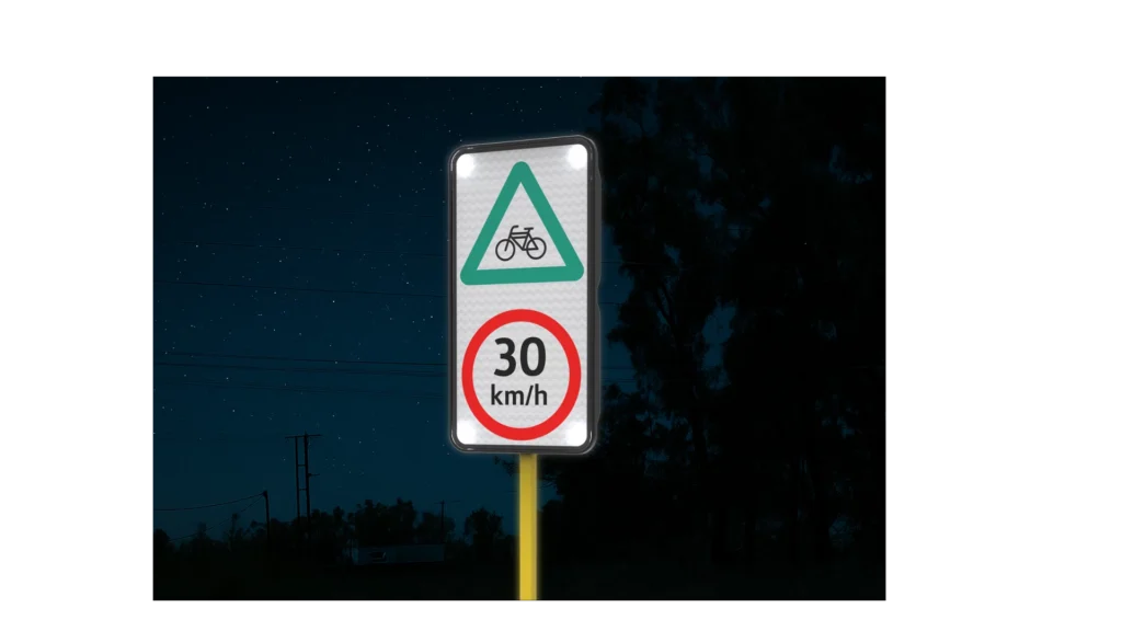 Señal vial retroreflectante en México con pictograma de bicicleta y límite de velocidad de 30 km/h, regulada por la NOM-034-SCT2/SEDATU-2022.