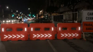 Barrera vial precio Barrera Bulldog s81 ficha técnica Barreras viales de polietileno Venta de barreras viales en México Barrera Bulldog s70 Medidas de barrera vial naranja Barreras viales usadas Fabricantes de barreras de seguridad vial