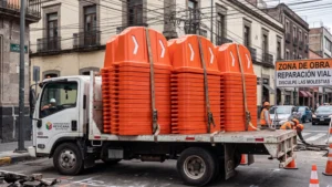 Barreras viales de plástico Barreras tipo New Jersey Barreras de protección industrial Barreras de contención vial Barreras para estacionamiento Barreras peatonales de seguridad Barreras metálicas de seguridad Barreras de protección para carreteras Barreras anidables Barreras robust